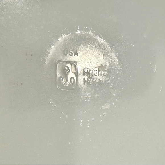 Vintage Anchor Hocking milk glass dish - Picture 4 of 5